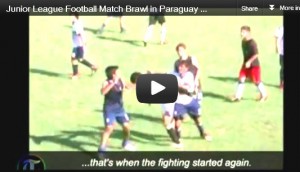 กังฟูเด็ก! แมตช์เยาวชนปารากวัย ปะทะวุ่น แดงว่อนกว่า 30 ใบ (ชมคลิป)